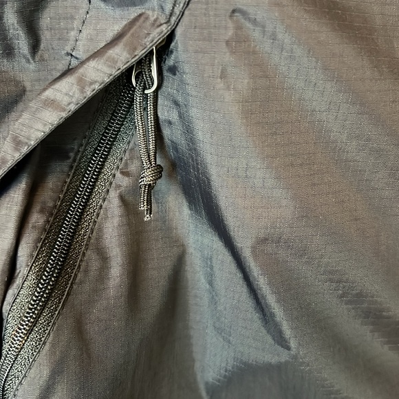 The North Face HyVent Women’s Size Small Removable Hood Black Nylon Raincoat - Picture 5 of 9